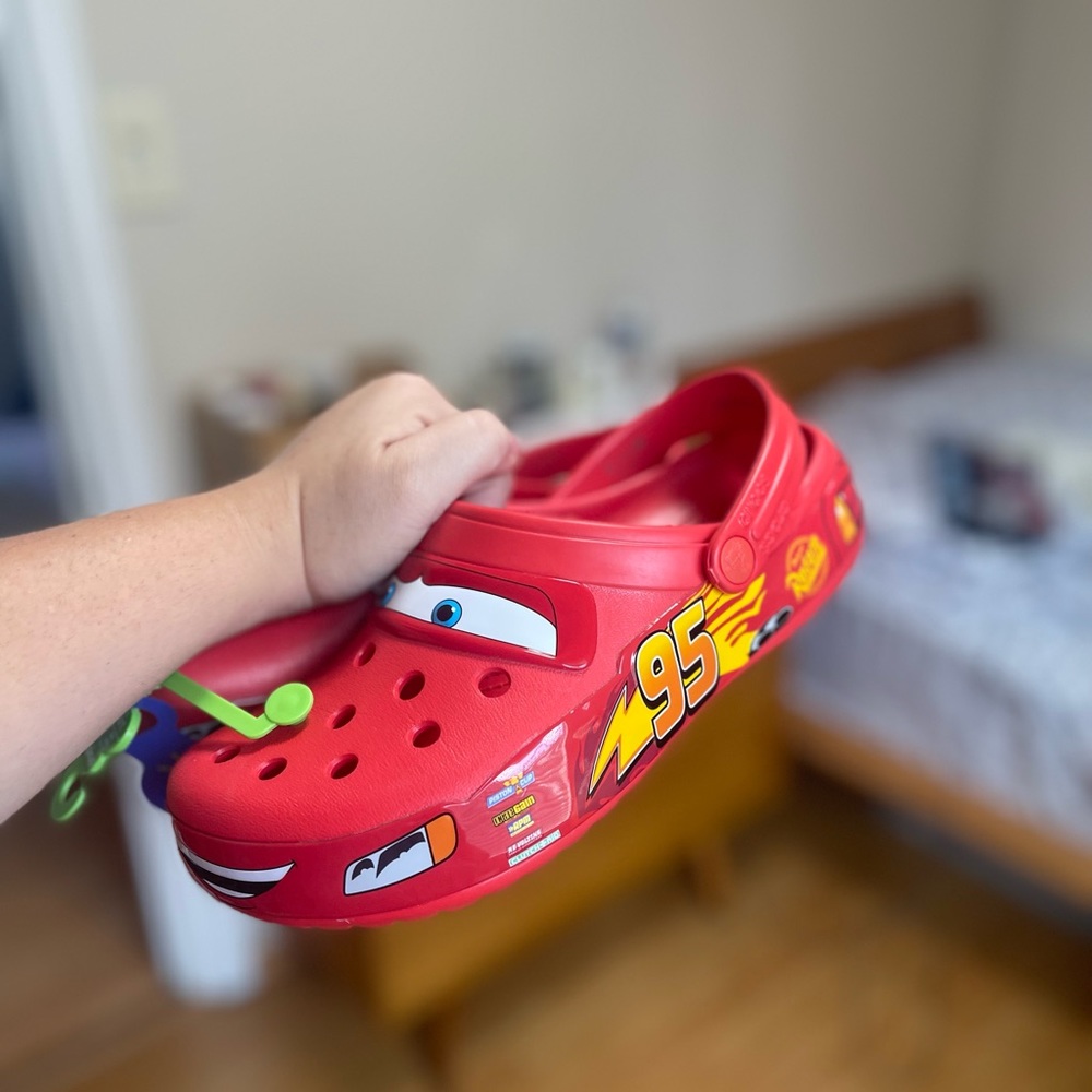Lightning McQueen Crocs Men’s 6 / Womens 8 M6/W8